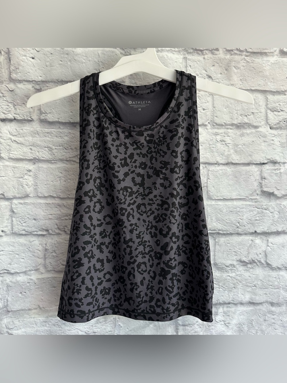 PREOWNED ATHLETA HIGH NECK RACERBACK GREY LEOPARD PRINT CROPPED TANK TOP MEDIUM